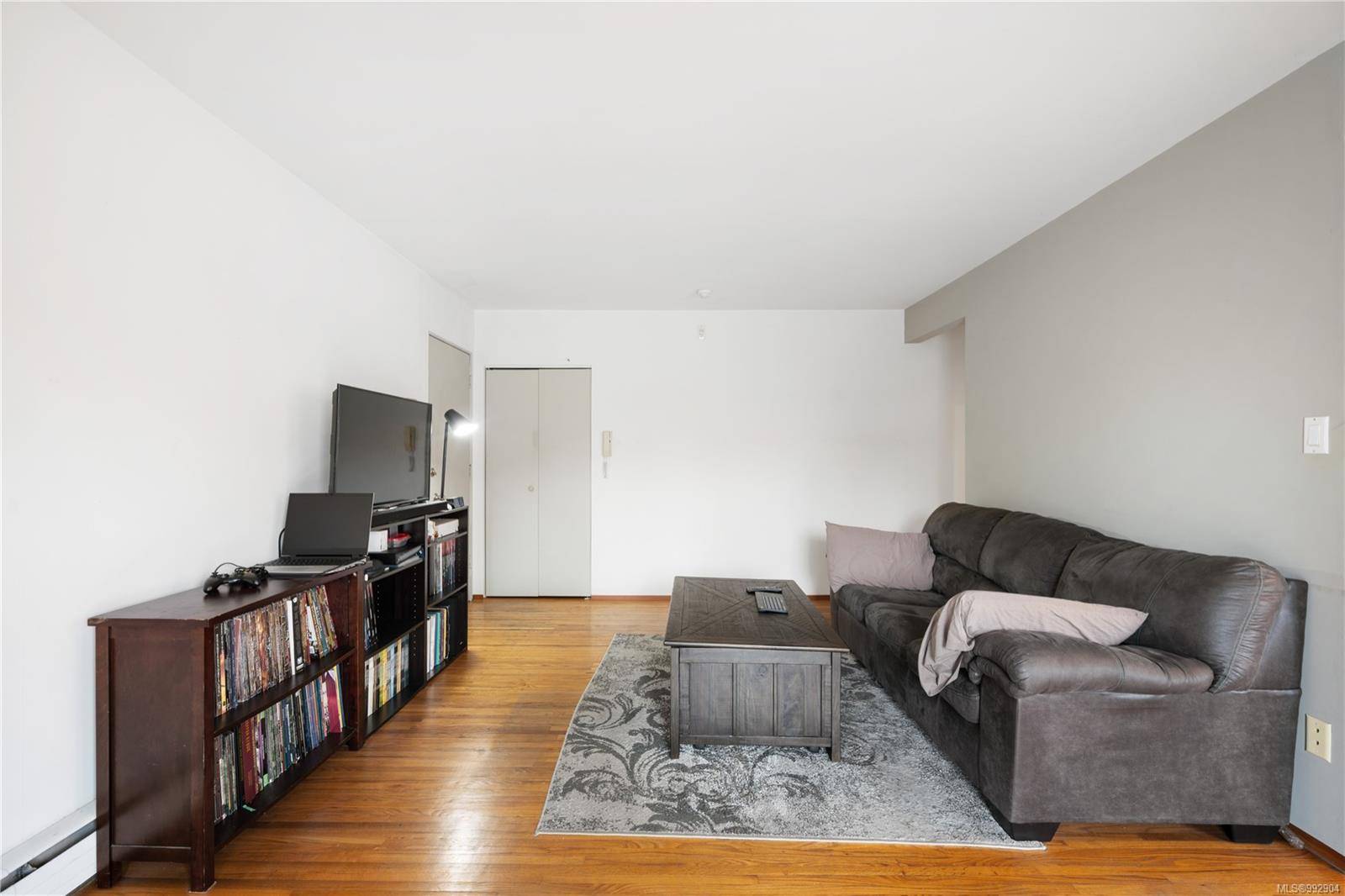 Victoria, BC V8Z 1M2,434 Burnside Rd W