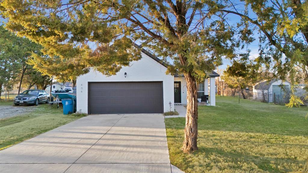 Granbury, TX 76048,404 Onyx Drive