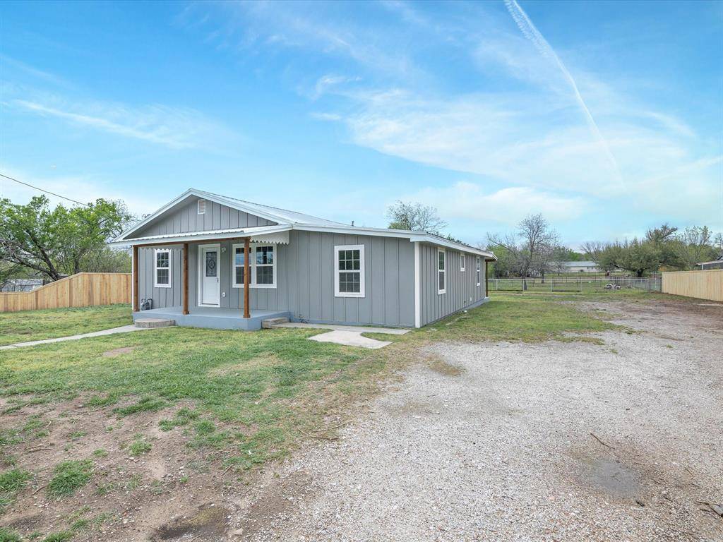 Bowie, TX 76230,107 E Riley Street