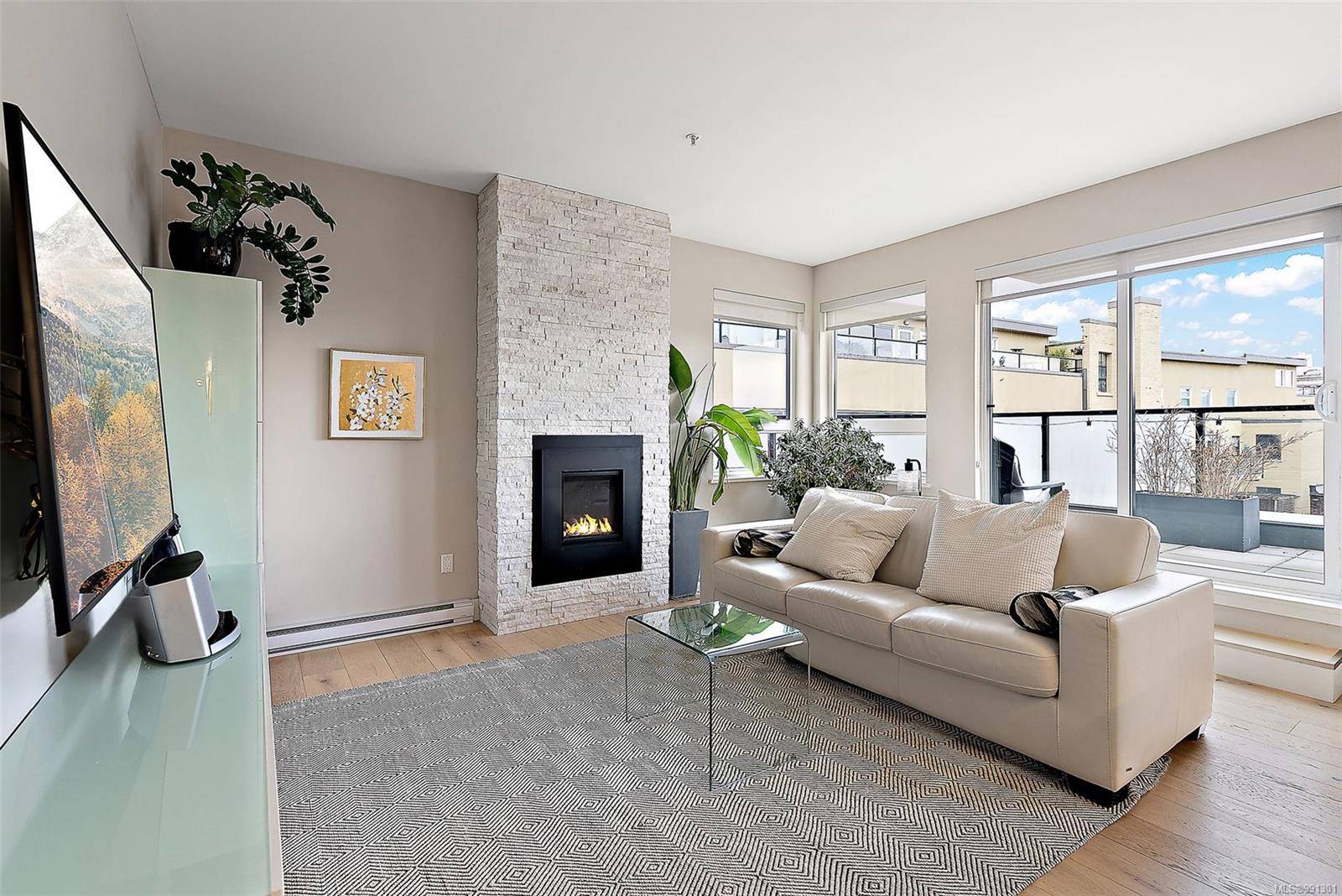Victoria, BC V8W 1N5,595 Pandora Ave #405