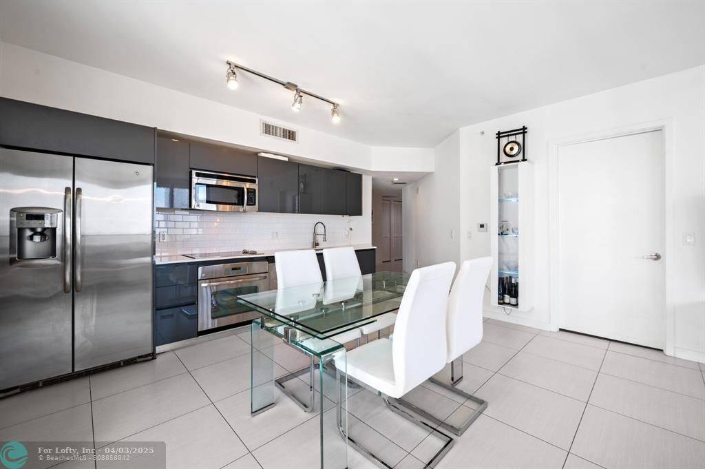 Miami, FL 33131,31 SE 6th St  #2002