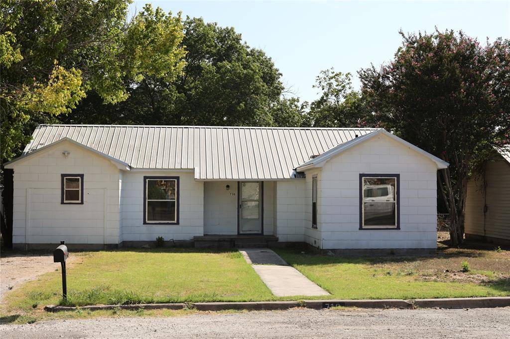 Clifton, TX 76634,710 S Avenue I