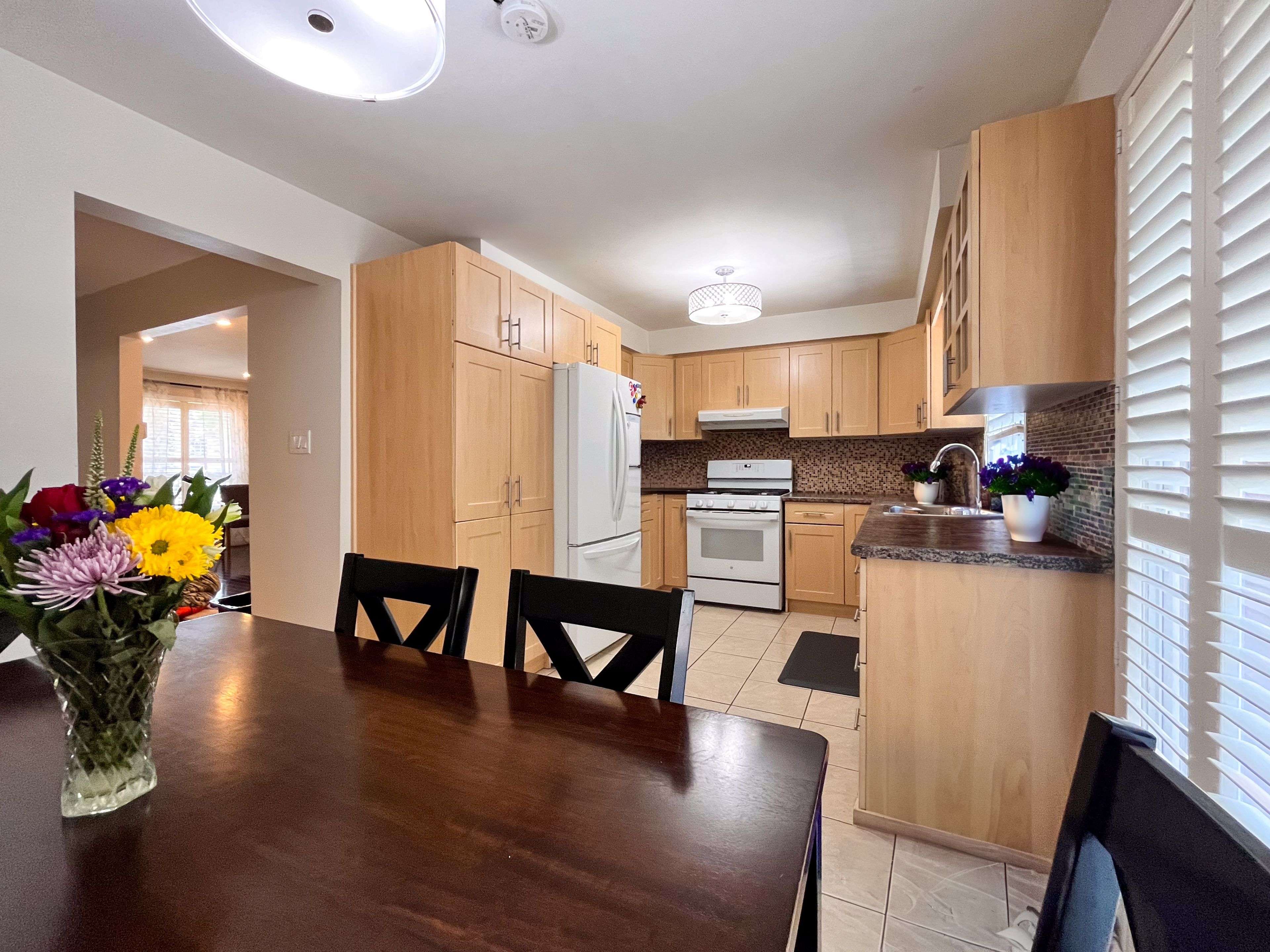 Oakville, ON L6J 7G7,2785 Huntingdon TRL