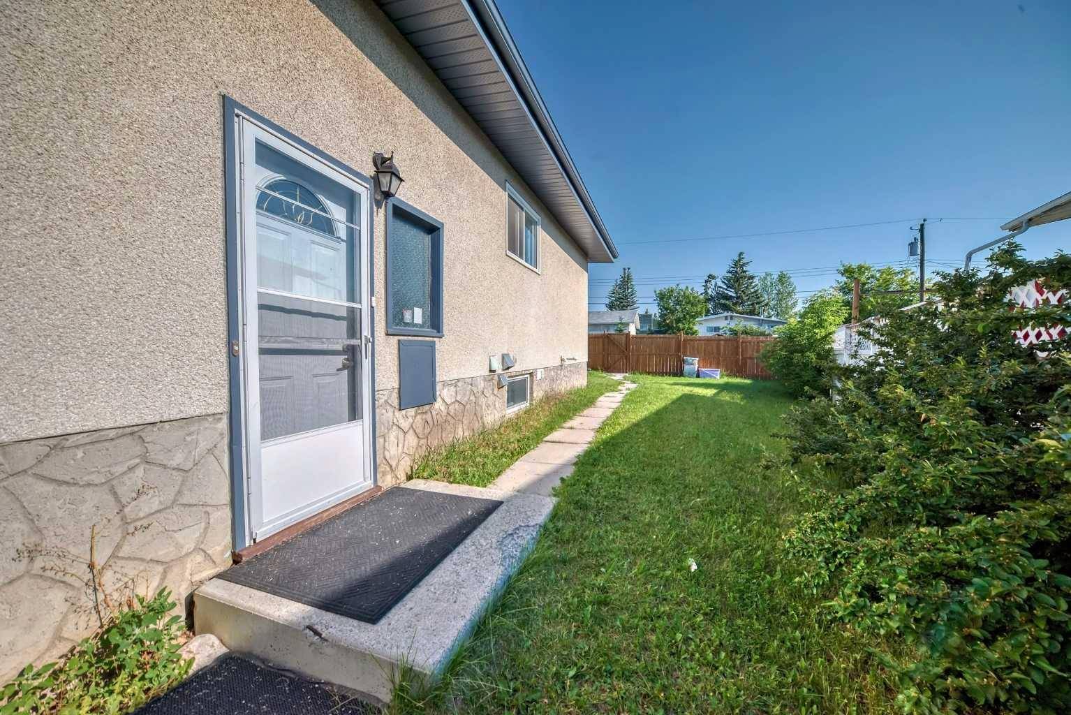 Calgary, AB T2K 3W7,6226 Beaver Dam WAY NE
