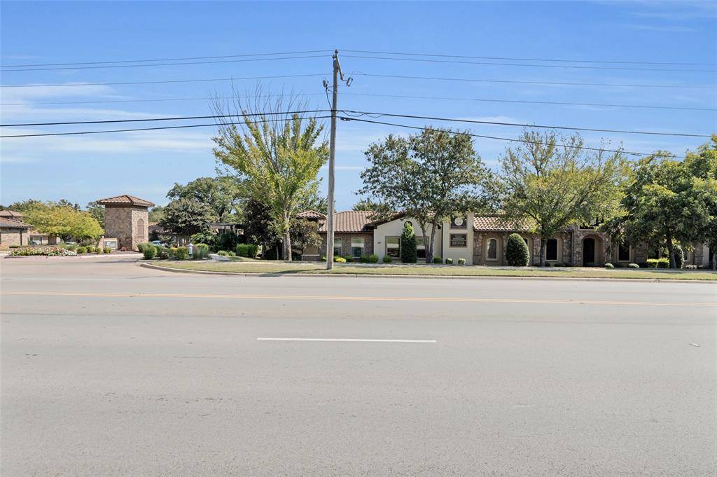 Mansfield, TX 76063,550 N Walnut Creek Drive #100-C