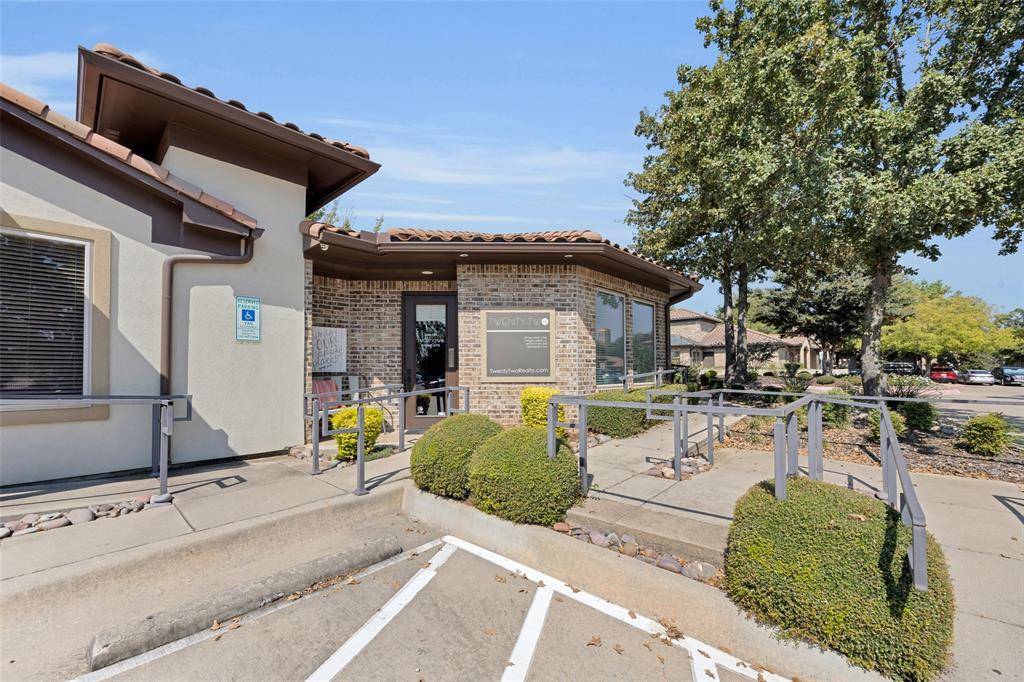 Mansfield, TX 76063,550 N Walnut Creek Drive #100-C