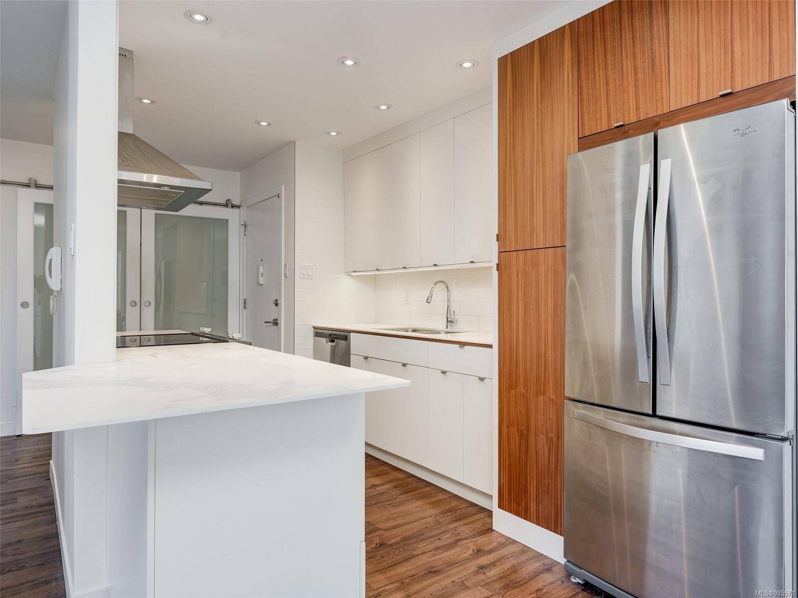 Victoria, BC V8V 3A1,1012 Pakington St #202
