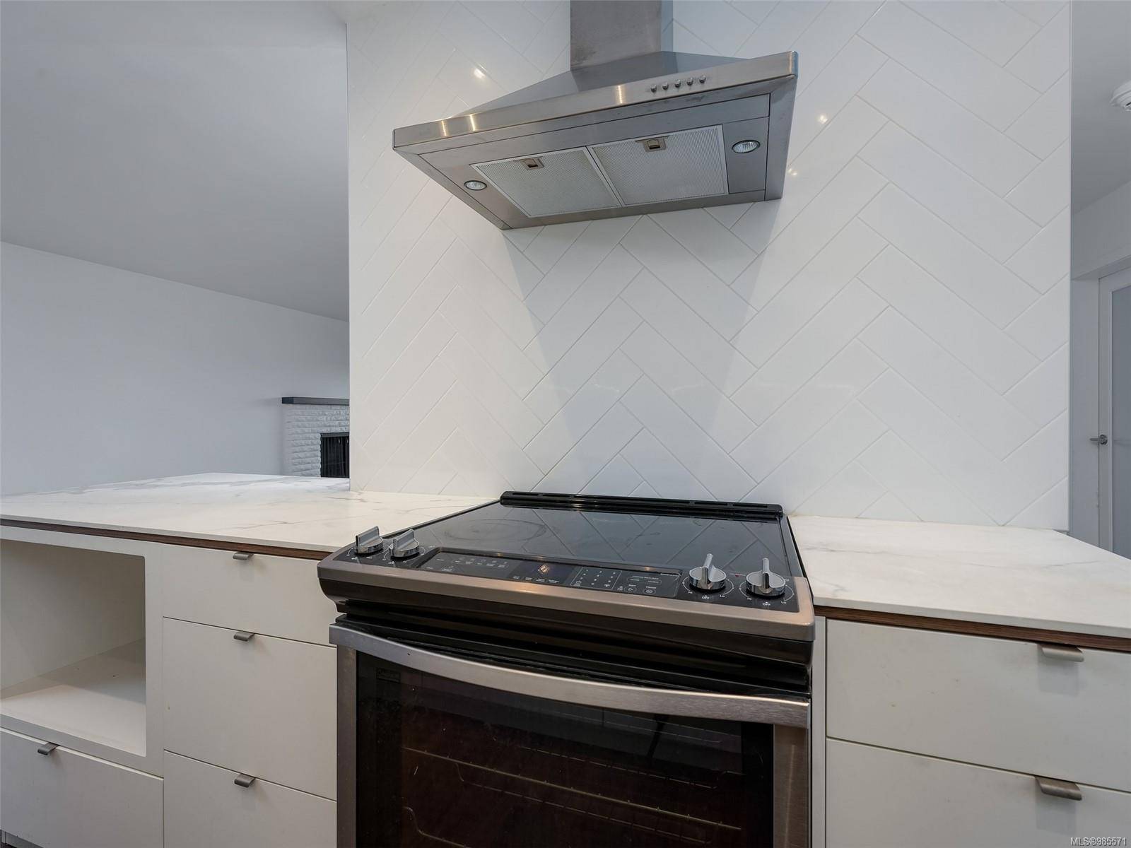 Victoria, BC V8V 3A1,1012 Pakington St #202