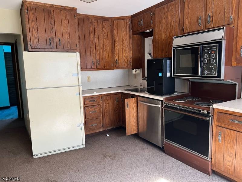 Hopatcong Boro, NJ 07843,385 Maxim Dr