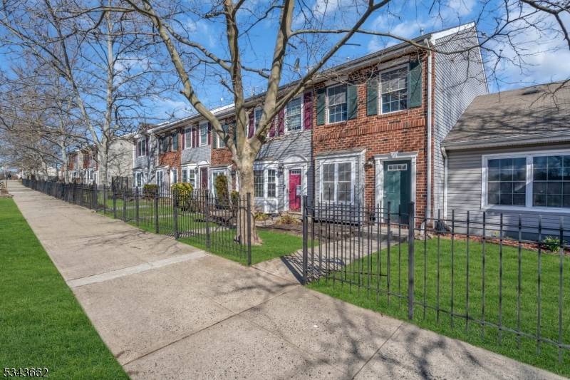Newark City, NJ 07103,7 Clarion Ln