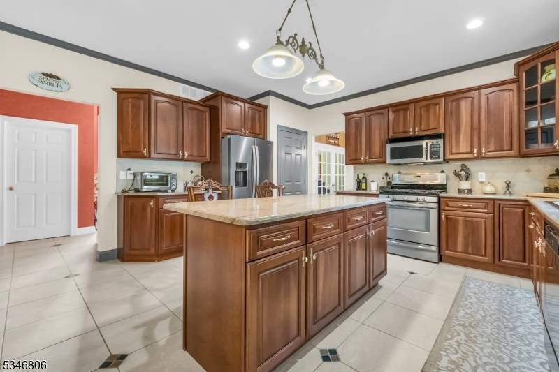 Randolph Twp., NJ 07869,7 Blue Bird Ct