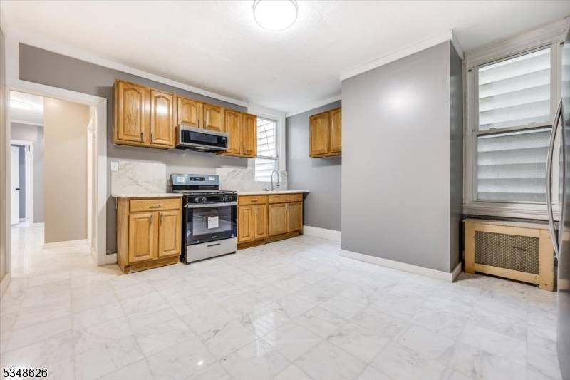 Newark City, NJ 07104,813 Mount Prospect Ave