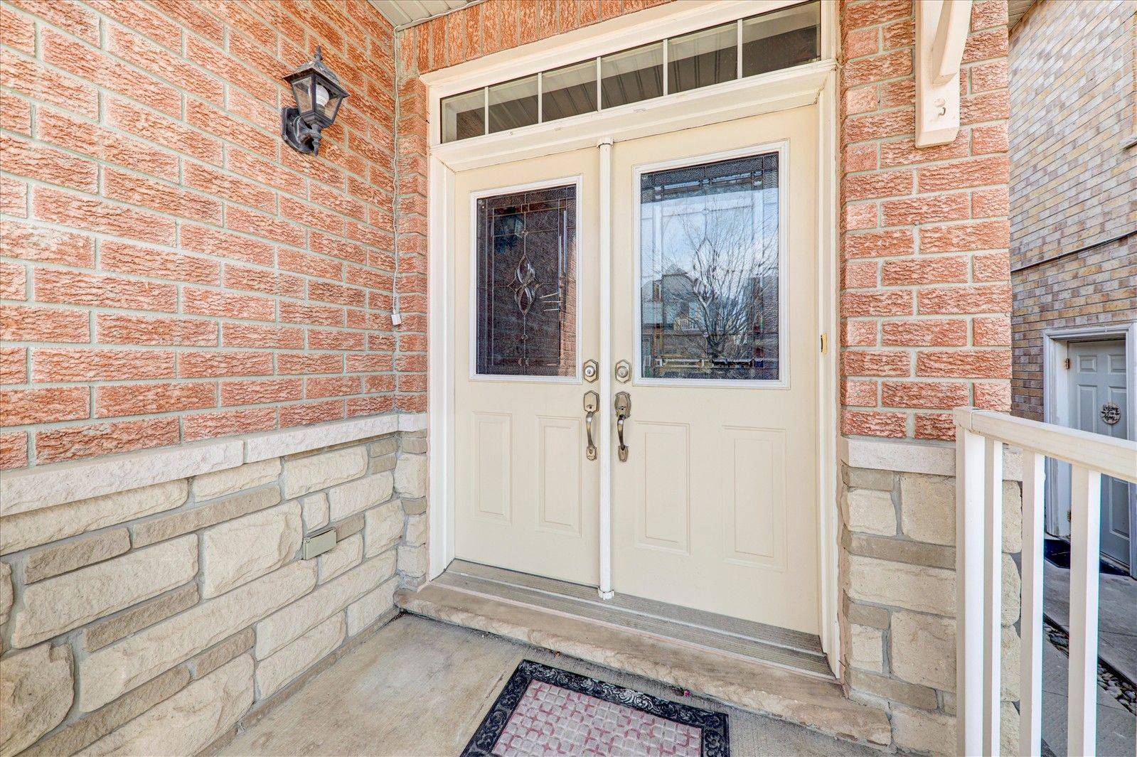 Brampton, ON L6S 6K2,27 Village Lake CRES