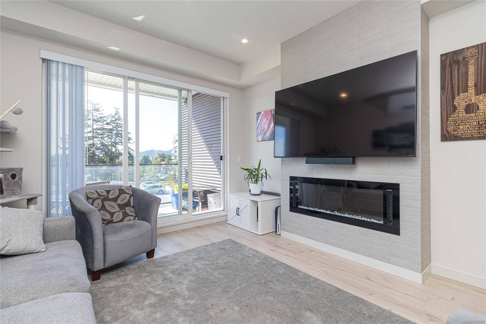 Langford, BC V9B 6W6,958 Pharoah Mews #210