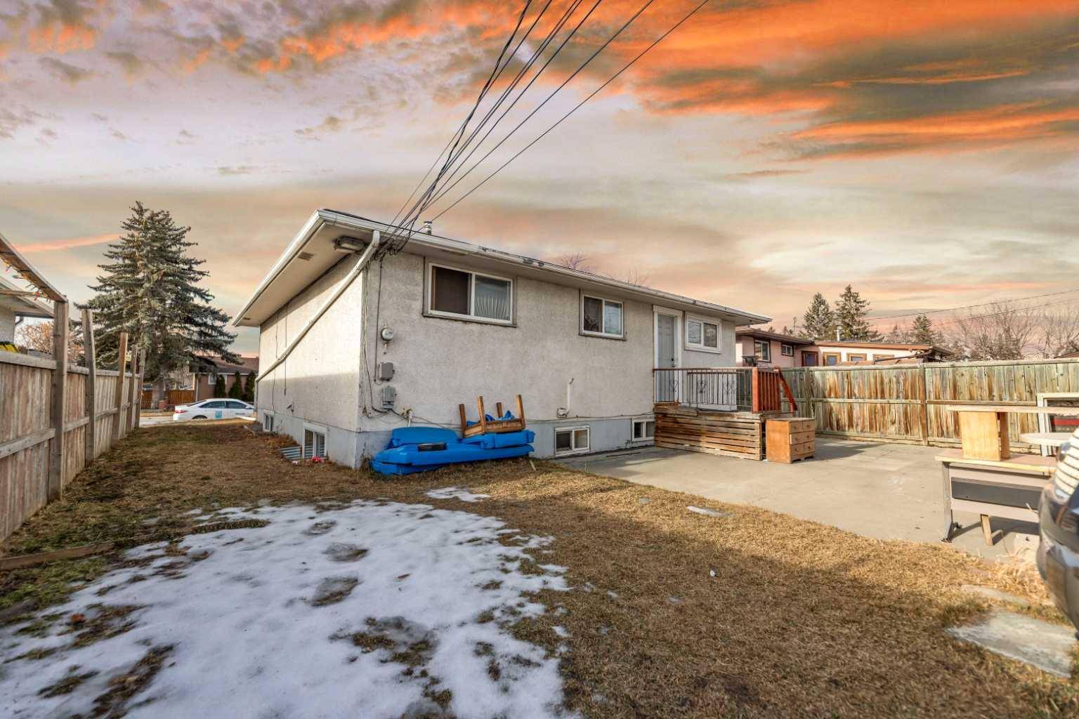 Calgary, AB T2B 1L6,2236 47 ST SE