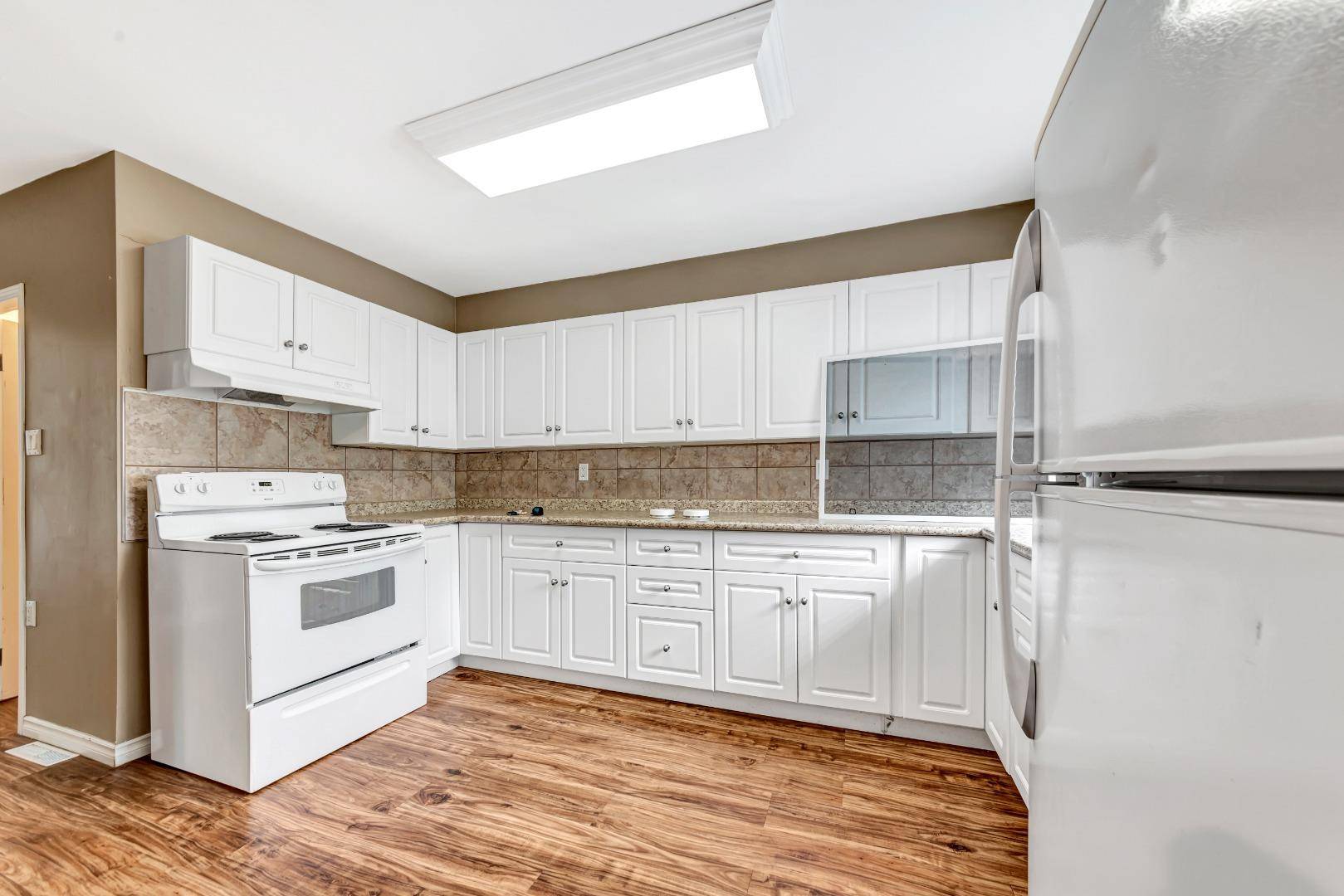 Lloydminster, AB T9V 1A5,5624 51A ST