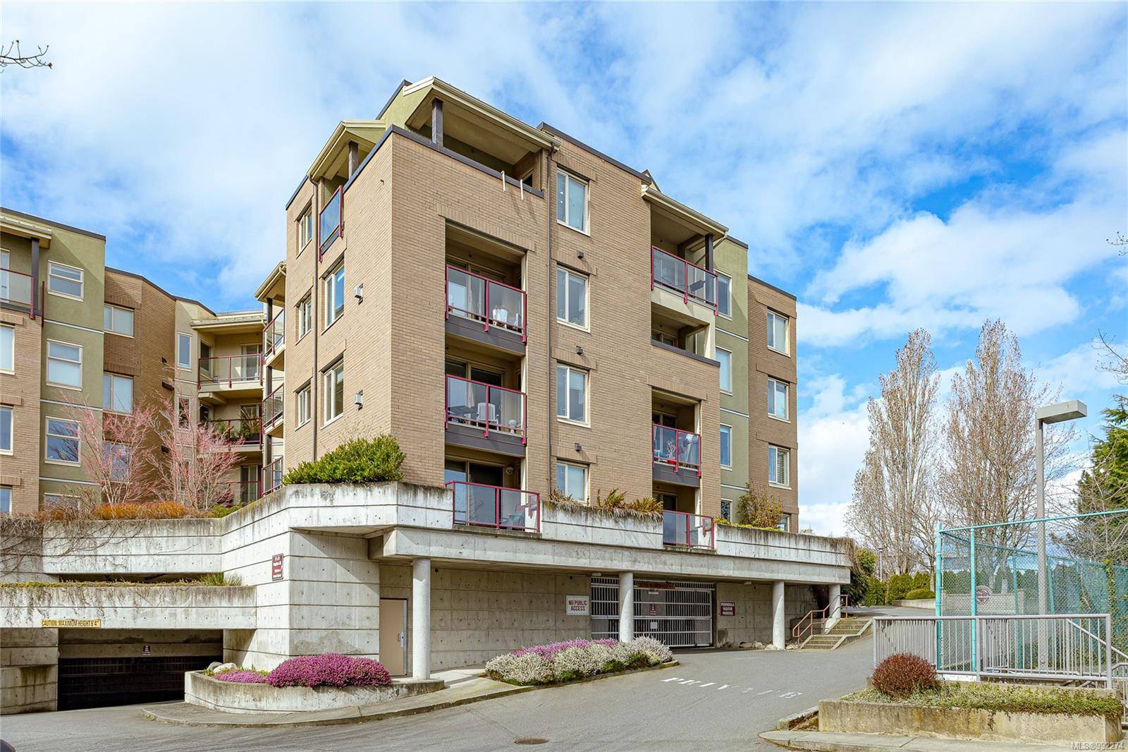 Victoria, BC V9A 7M6,29 Songhees Rd #116