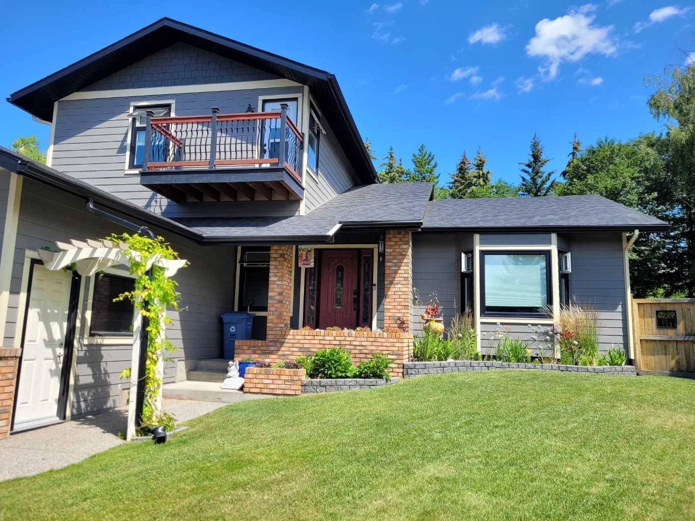 Calgary, AB T3A 2N3,28 Edgemont CT NW