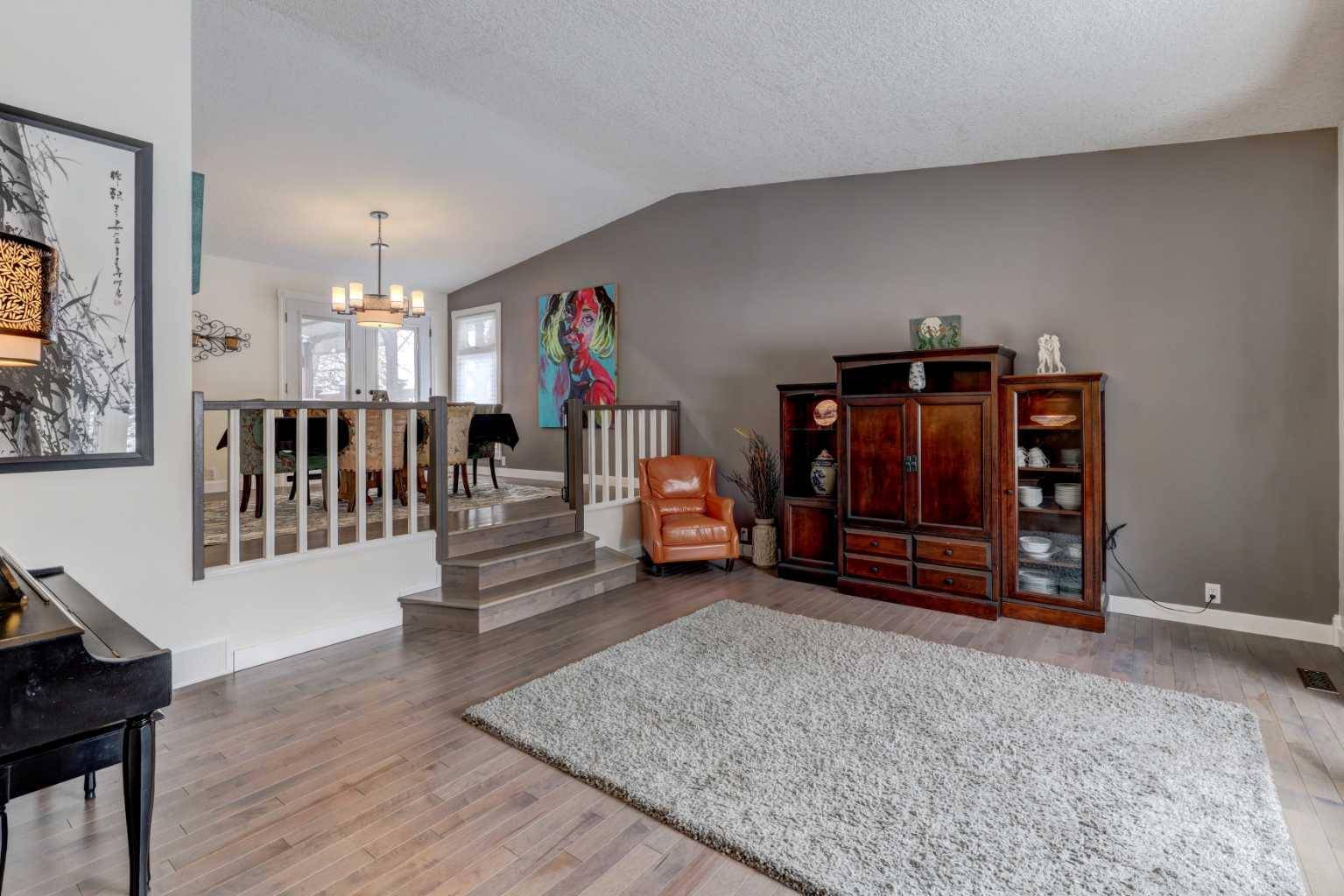 Calgary, AB T3A 2N3,28 Edgemont CT NW