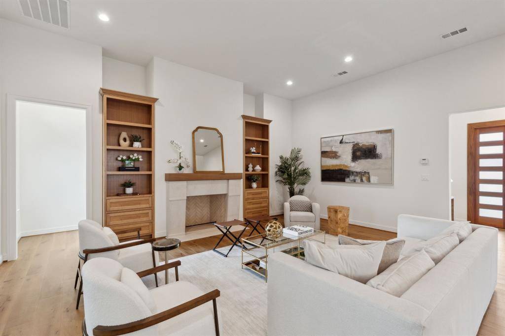 Dallas, TX 75229,10930 Beauty Lane