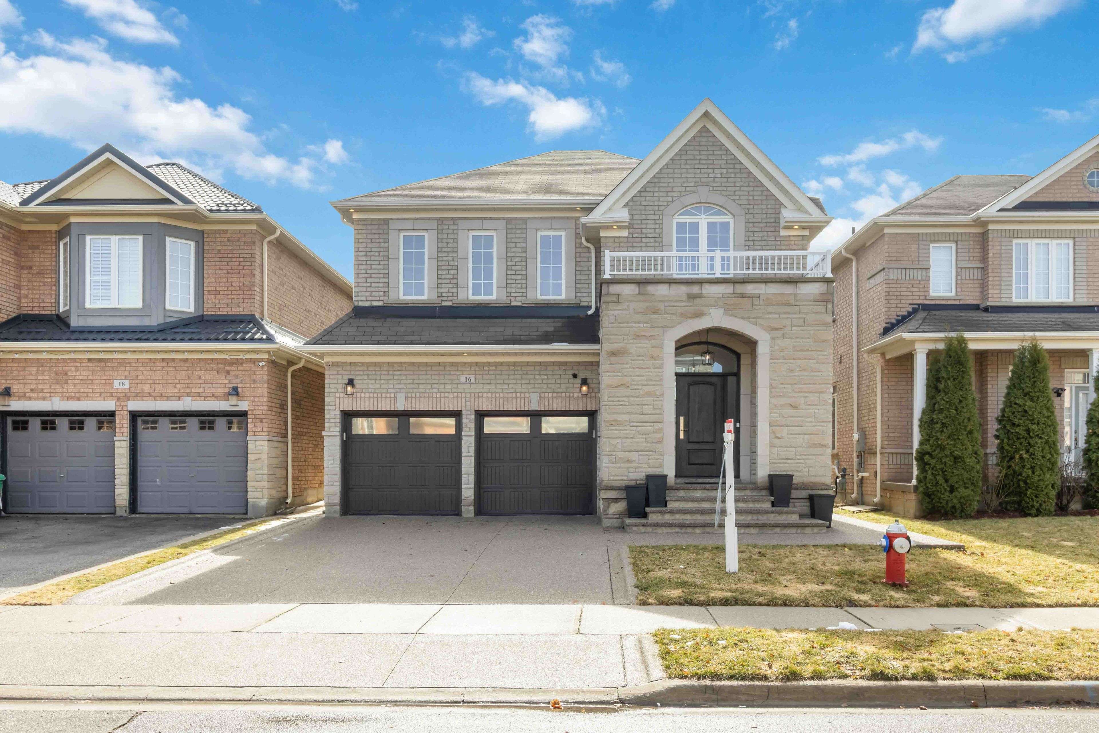 Brampton, ON L7A 0M5,16 Begonia CRES