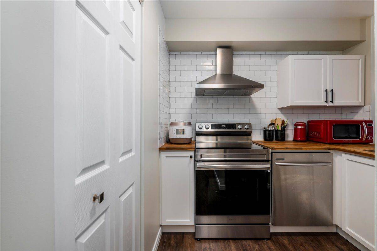 Barrie, ON L4M 6H1,150 Dunlop St ST E #504