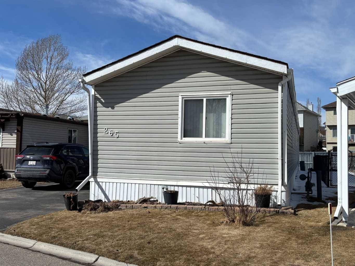 Calgary, AB T3G 4E4,99 Arbour Lake RD NW #265