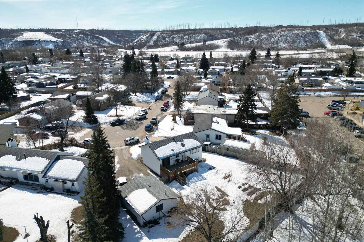 Fort Mcmurray, AB T9H3P4,6 Berry CRES