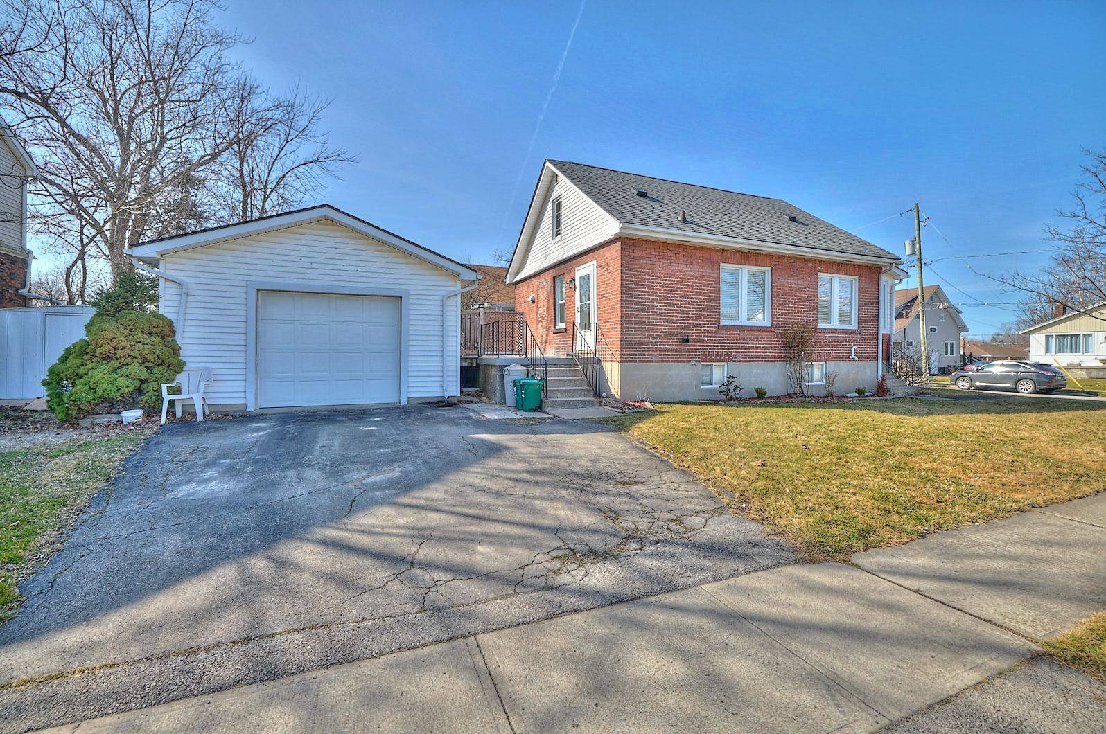 Fort Erie, ON L2A 2X4,331 Brock ST