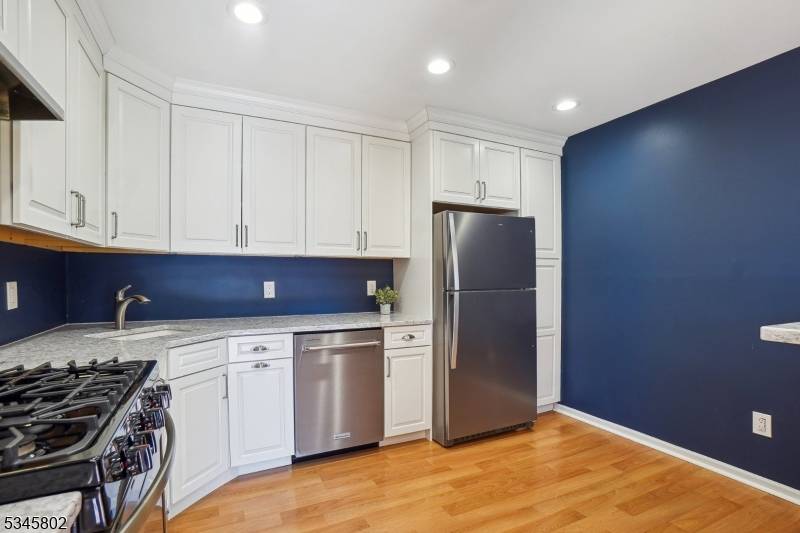 Morris Twp., NJ 07960,13 Village Dr #13