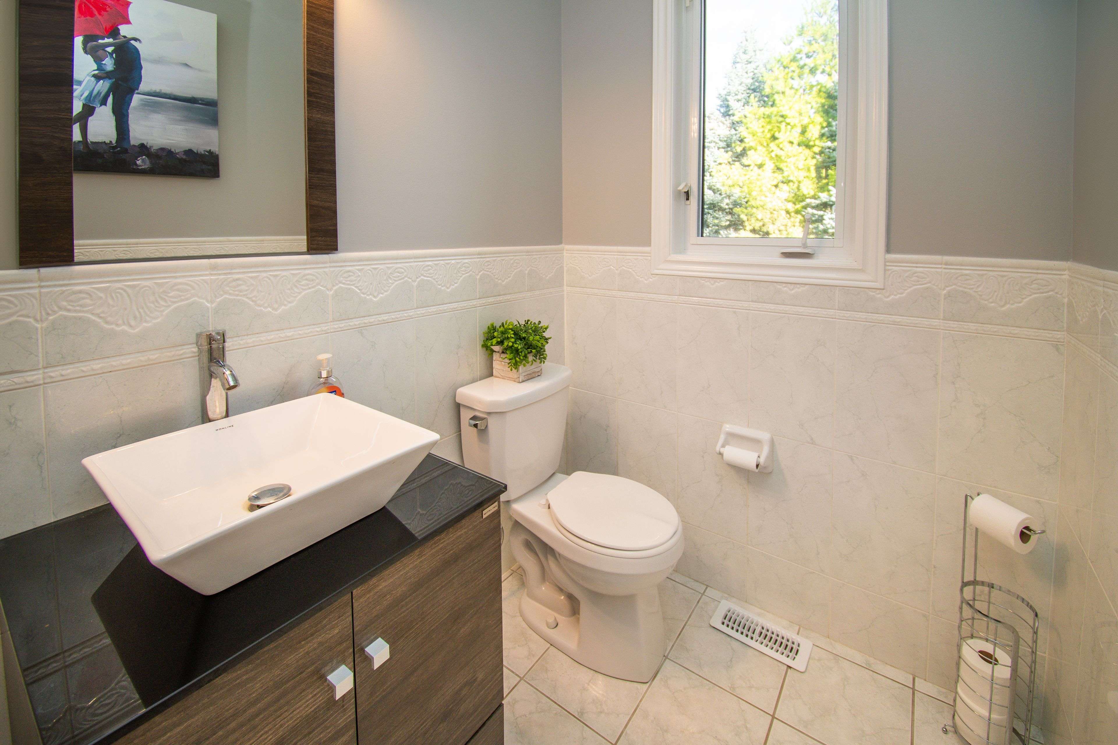 Bradford West Gwillimbury, ON L3Z 2A6,31 Golfview BLVD