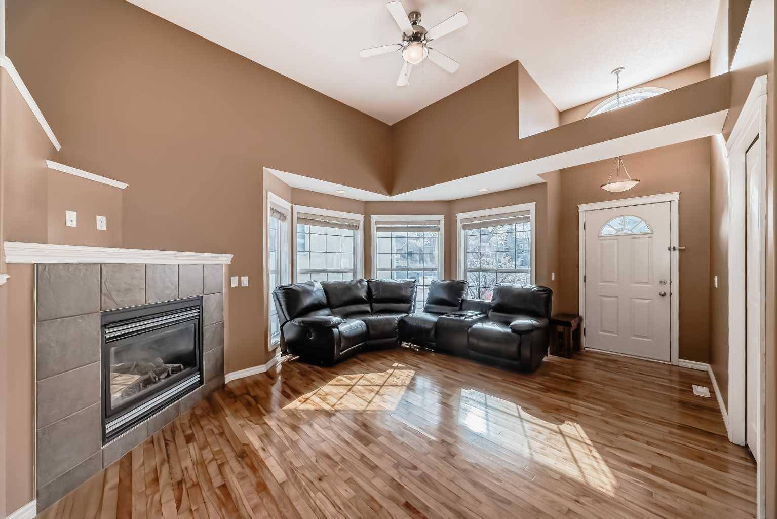 Chestermere, AB T1X 1J7,422 Cove RD
