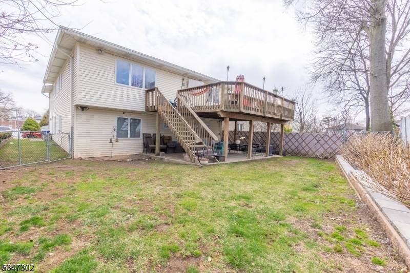 Elmwood Park Boro, NJ 07407,6 Livi Ct