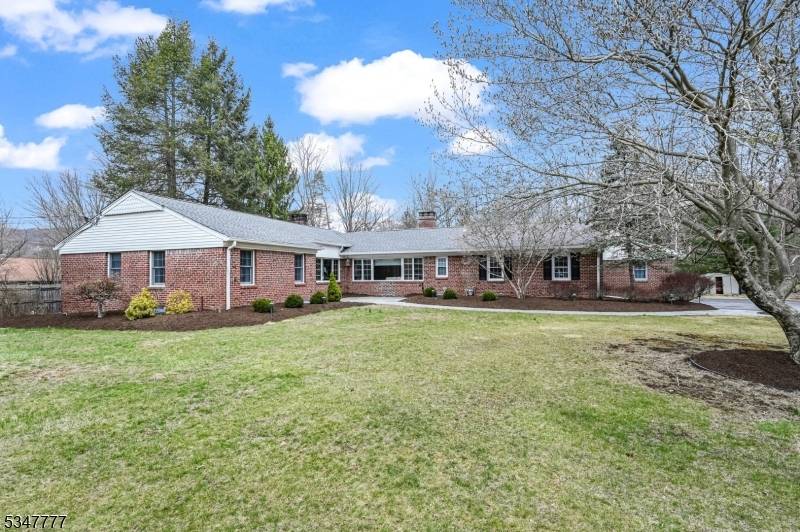Oakland Boro, NJ 07436,7 Chuckanutt Dr
