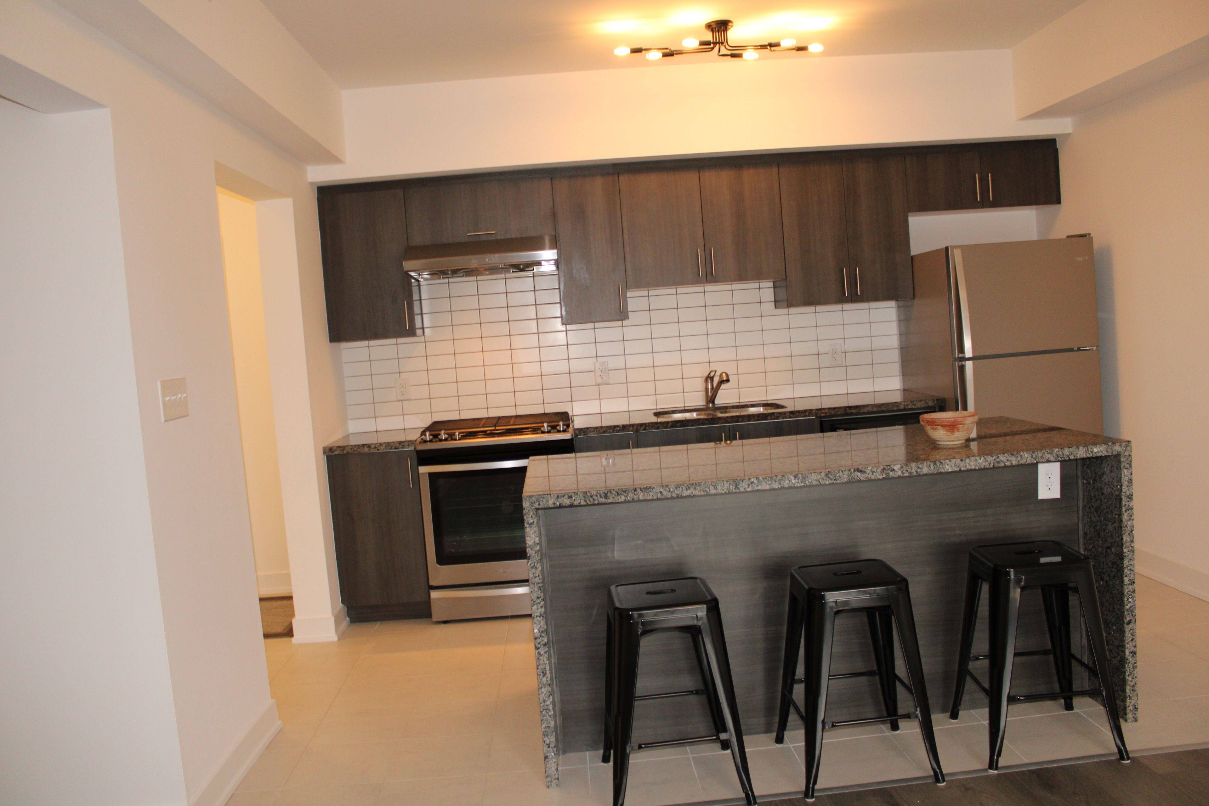 Barrie, ON L9J 0J9,6 Spice WAY #408