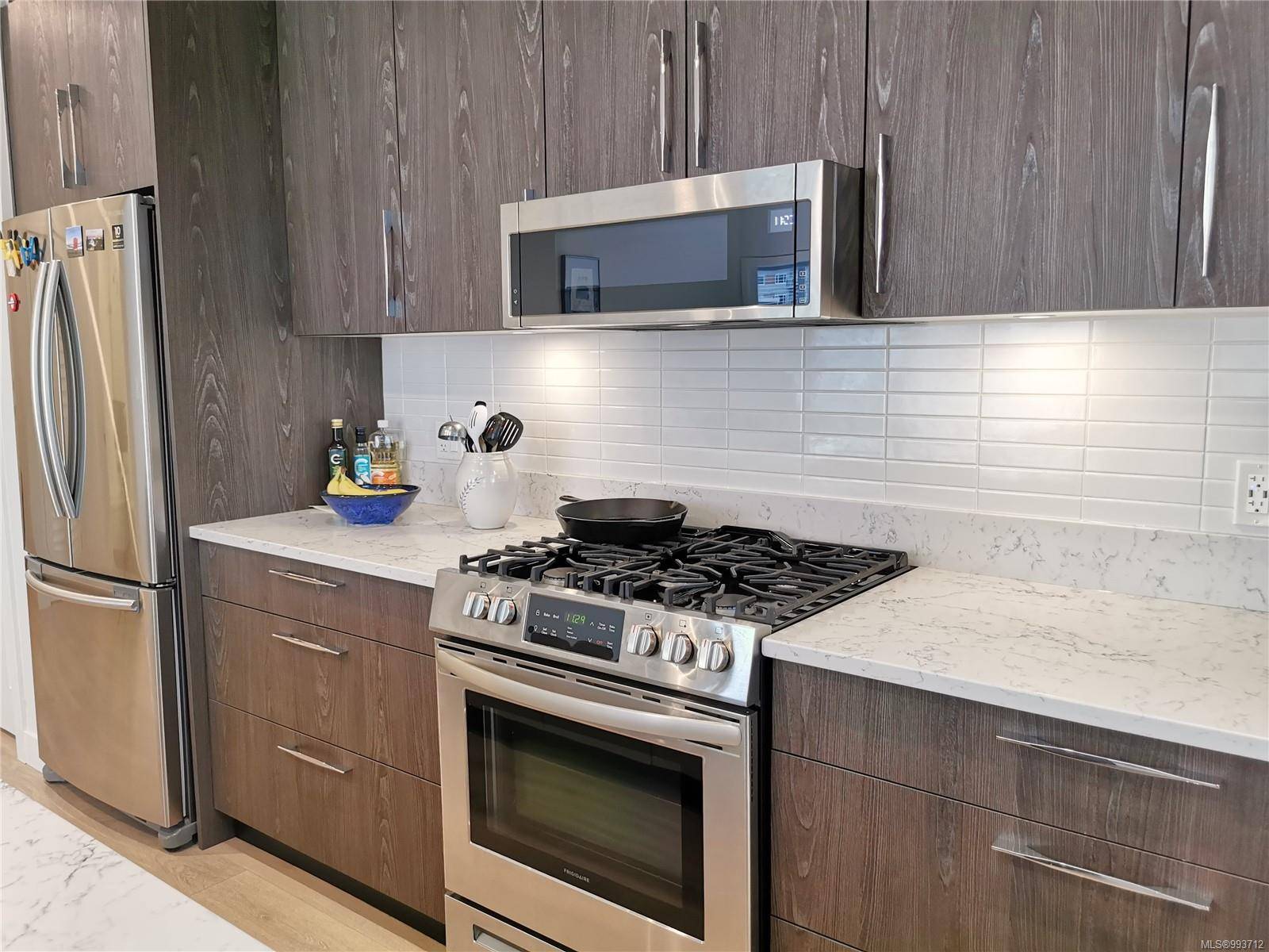 Sidney, BC V8L 2Z4,9864 Fourth St #310