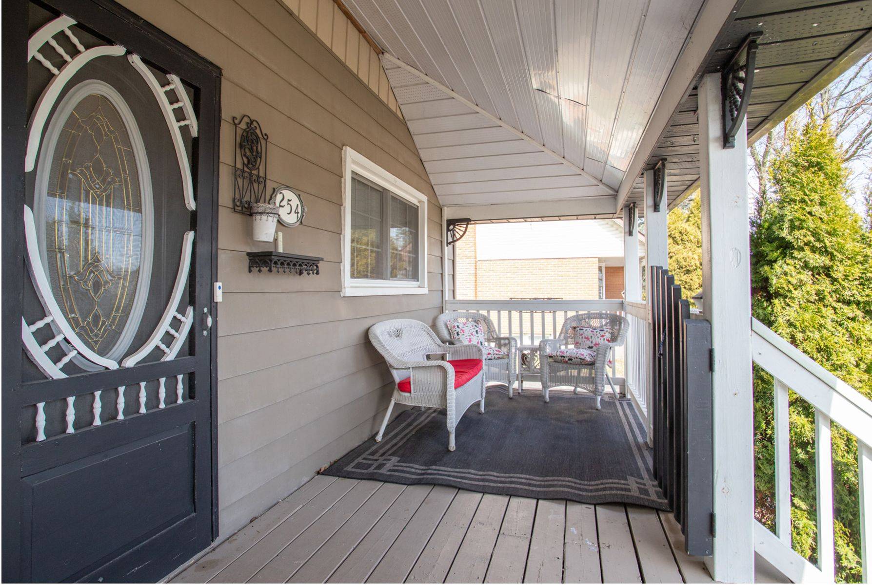 Scugog, ON L9L 1M2,254 Bigelow ST