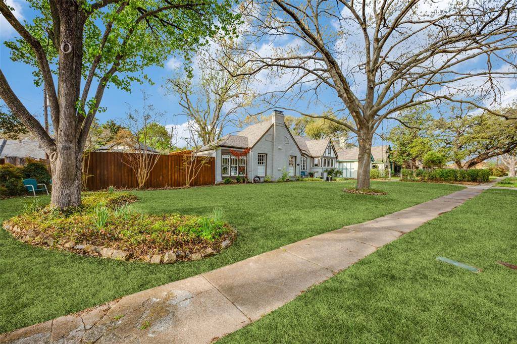Dallas, TX 75214,6424 Glenrose Court