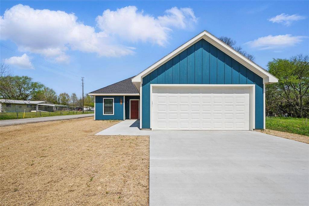 Leonard, TX 75452,404 E Locust