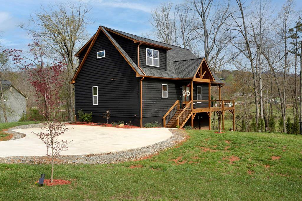 Hayesville, NC 28904,784 Sneaking Creek Drive
