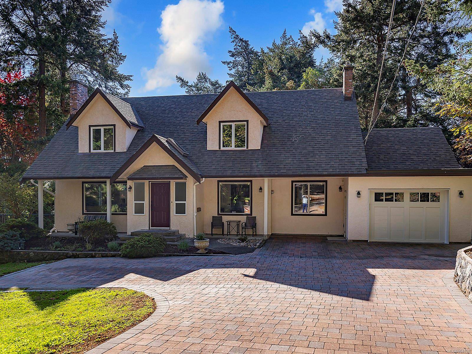 Saanich, BC V8N 1M2,2905 Tudor Ave