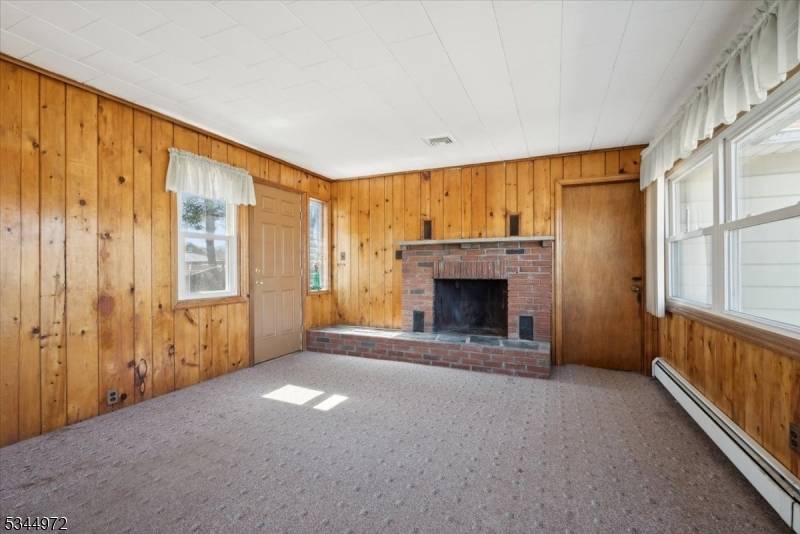 Roxbury Twp., NJ 07876,11 Chesler Sq