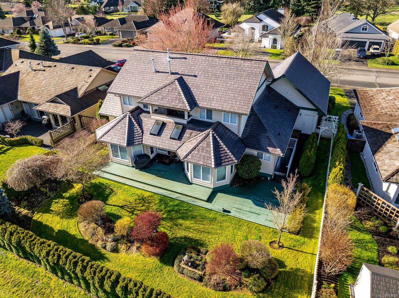 Courtenay, BC V9N 9X3,2996 Royal Vista Way
