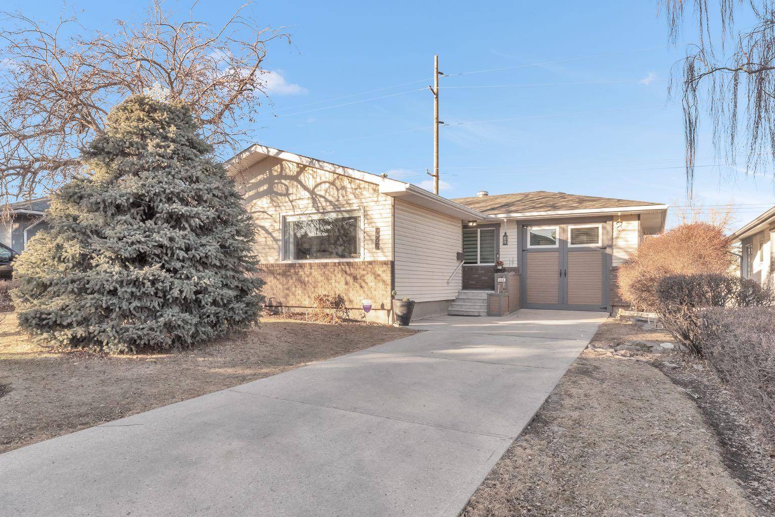Calgary, AB T2K1Z7,426 Hendon DR NW