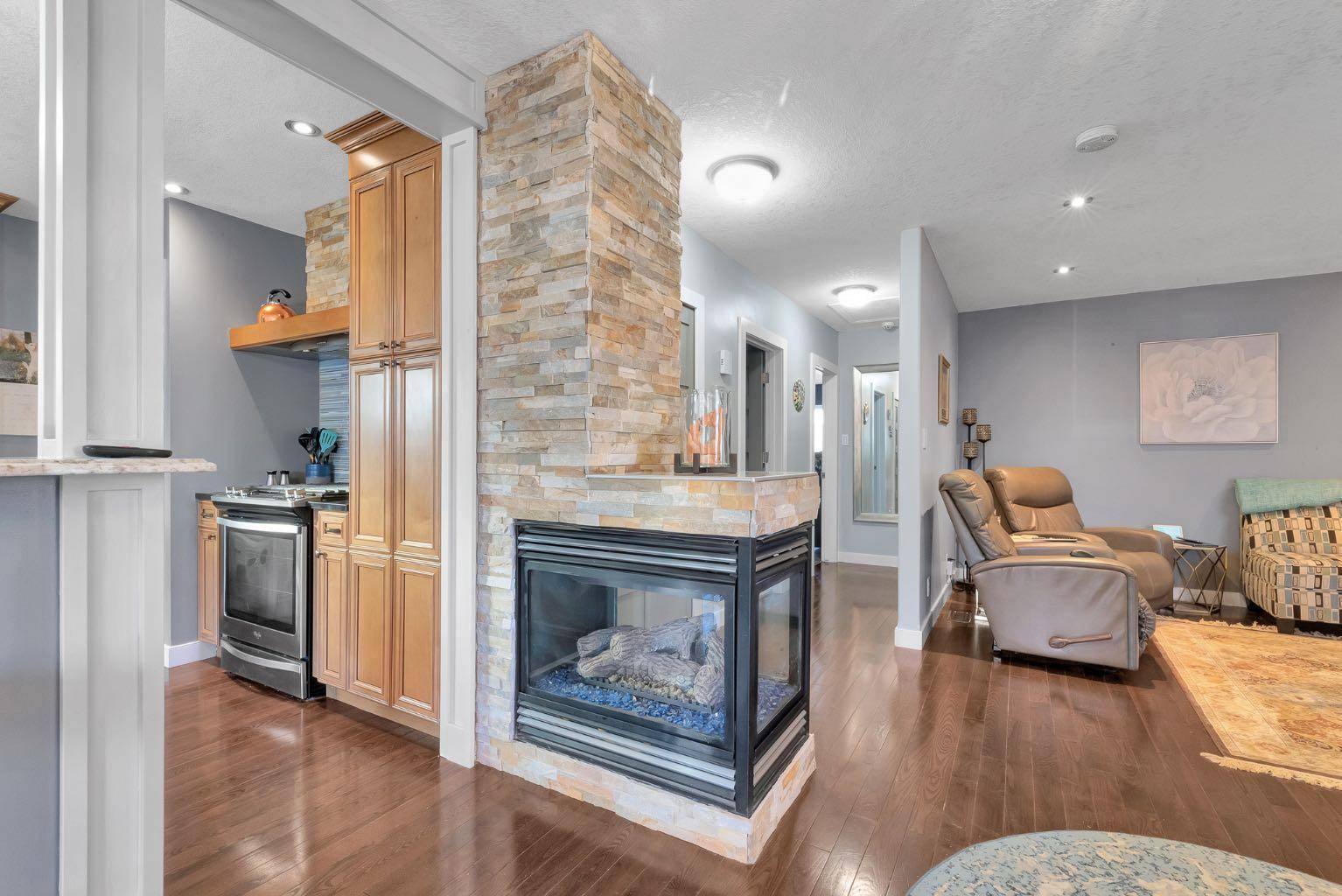 Calgary, AB T2K1Z7,426 Hendon DR NW