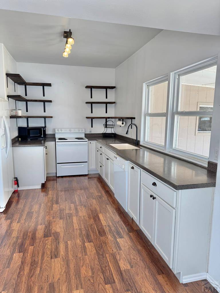 La Junta, CO 81050,607 N Main St