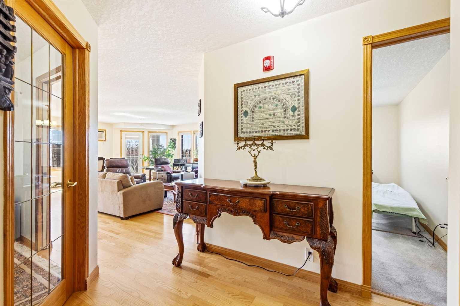 Calgary, AB T3H 3R6,6868 Sierra Morena BLVD SW #253