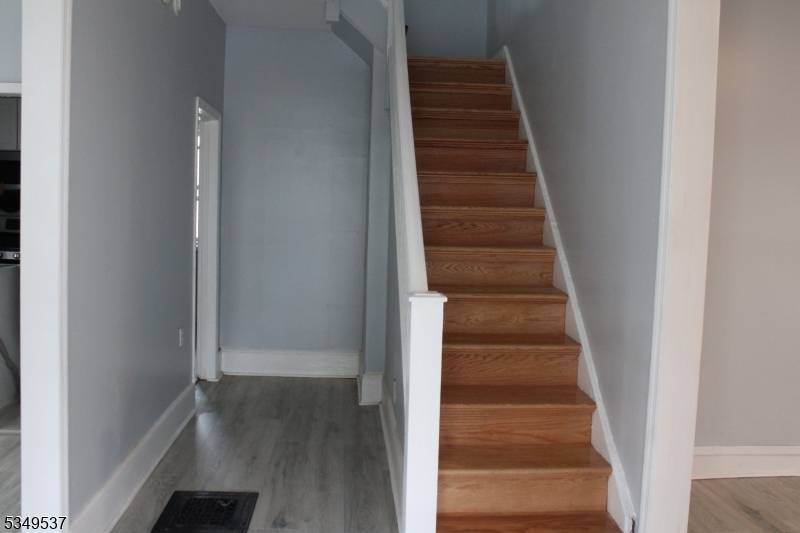 East Orange City, NJ 07018,3 Beech St