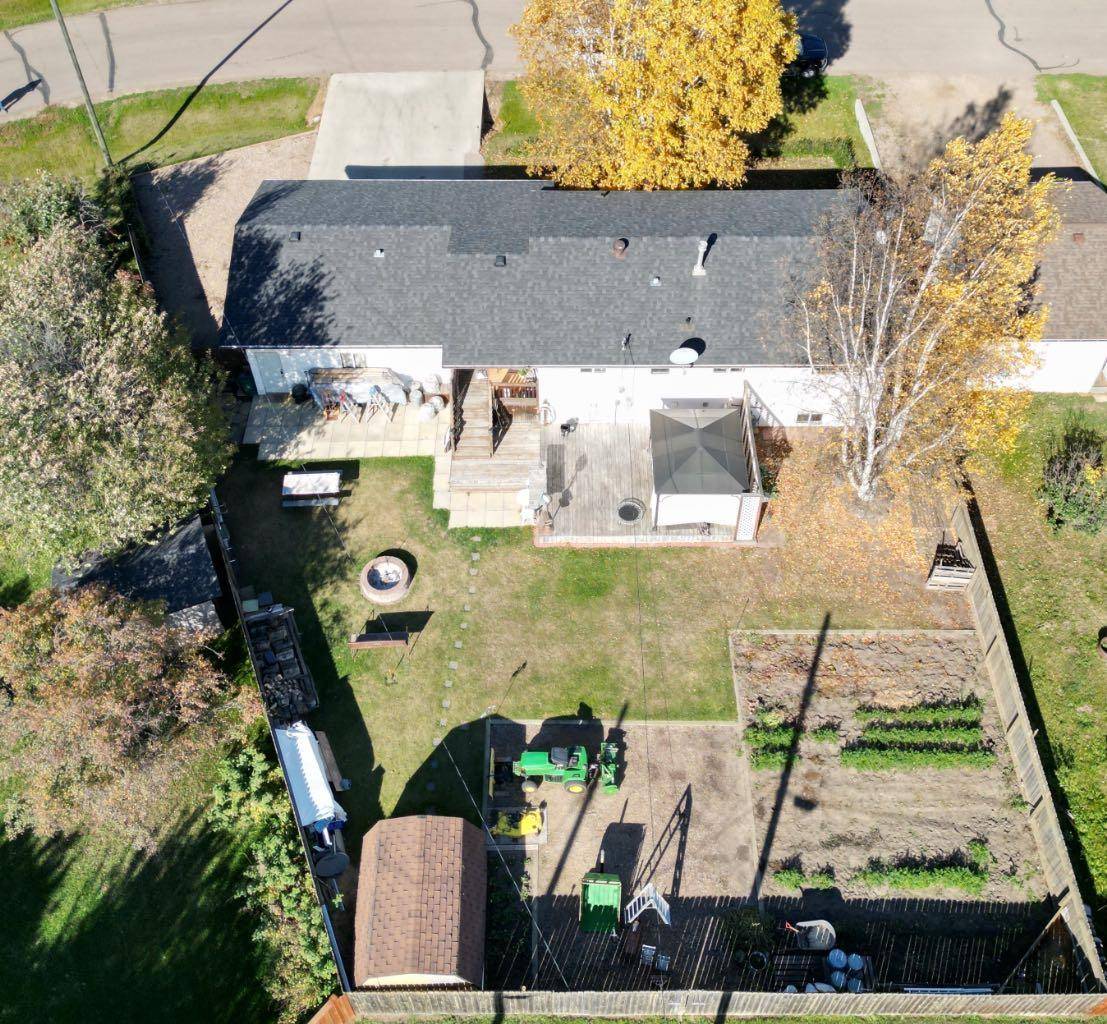 La Crete, AB T0H2H0,10617 99 Ave