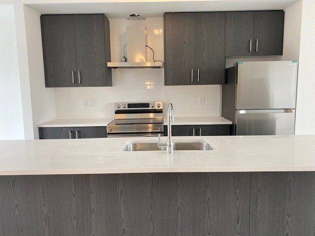 Barrie, ON L9J 0N8,43 Red Maple LN